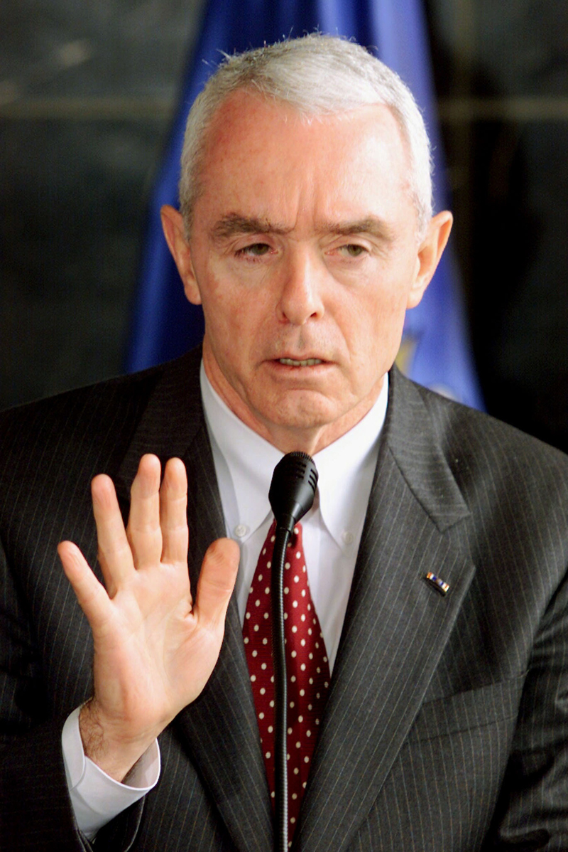 U.S. White House antidrugs director Barry McMaffrey gestures during a news conference given in Defense Minister, February 23. McCaffrey, who is starting a three-day visit to Colombia, will spell out Washigton's proposed package of $1.6 billion in mostly military aid to fight narco-trafficking and the guerrillas.

JMG/BM (Â© Reuters Photographer / Reuters)