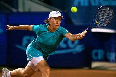 Tennis great Martina Navratilova of the U.S. returns a shot to Monica Seles during their demonstrative match at the BCR Open Romania tennis tournament in Bucharest September 16, 2007.