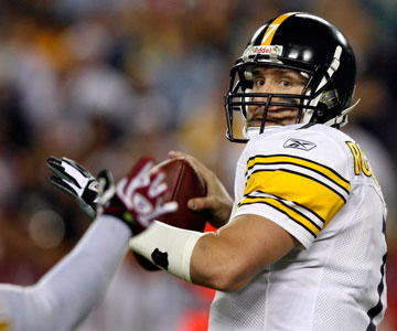 Pittsburgh Steelers quarterback Ben Roethlisberger throws a pass against the Arizona Cardinals during the second quarter of the NFL's Super Bowl XLIII football game in Tampa, Florida, February 1, 2009.