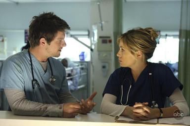 Bryce (Zachary Knighton) and Olivia (Sonia Walger)