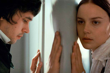 John Keats (Ben Whishaw) and Fanny Brawne (Abbie Cornish)