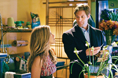 Eloise (Jennifer Aniston) and Burke (Aaron Eckhart )