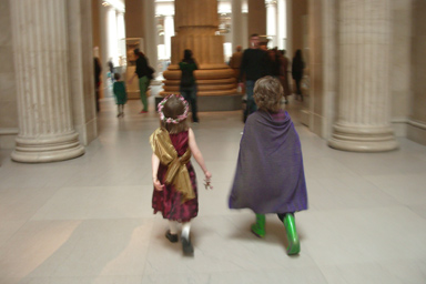 At the Met: Nini dressed as the goddess Demeter, and <a href="http://theworldaccordingtobenny.blogspot.com/2009_04_01_archive.html">Benny</a>, dressed as Zeus.