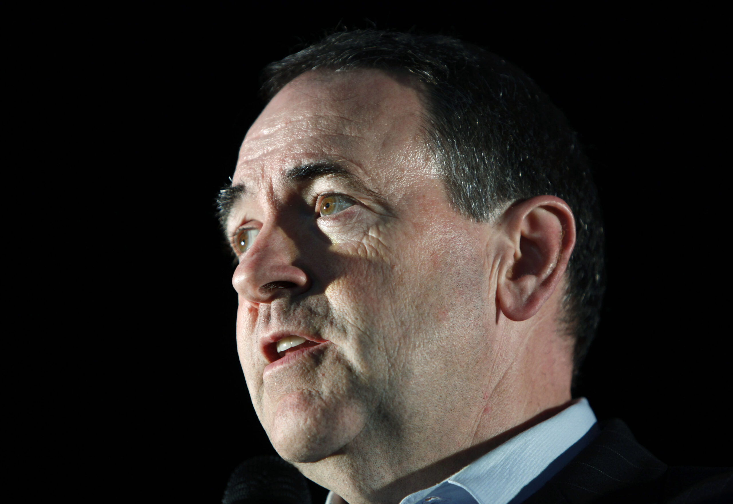 Former Arkansas Gov. Mike Huckabee, who won the 2008 Iowa presidential caucus, speaks to local residents, Wednesday, June 10, 2009, in Arnolds Park, Iowa.  Huckabee was in the state to speak to a business group and raise money for Sioux City businessman Bob Vander Plaats, who is seeking the Republican nomination for governor. (AP Photo/Charlie Neibergall) (Charlie Neibergall)