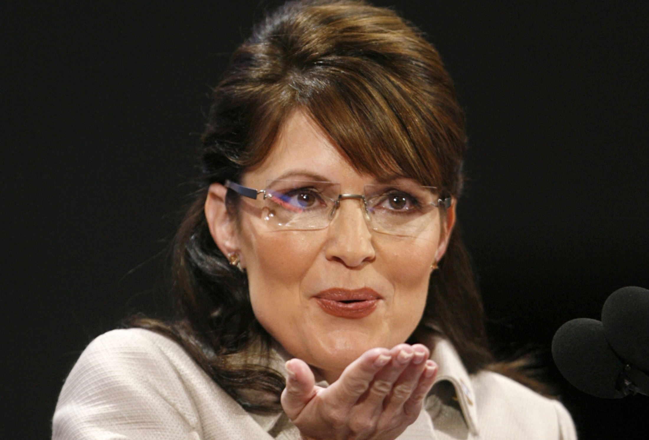 Republican vice presidential candidate Alaska Governor Sarah Palin blows a kiss to her family during her address at the 2008 Republican National Convention in St. Paul, Minnesota September 3, 2008.  REUTERS/ Damir Sagolj (UNITED STATES)   US PRESIDENTIAL ELECTION CAMPAIGN 2008  (USA) (Reuters)