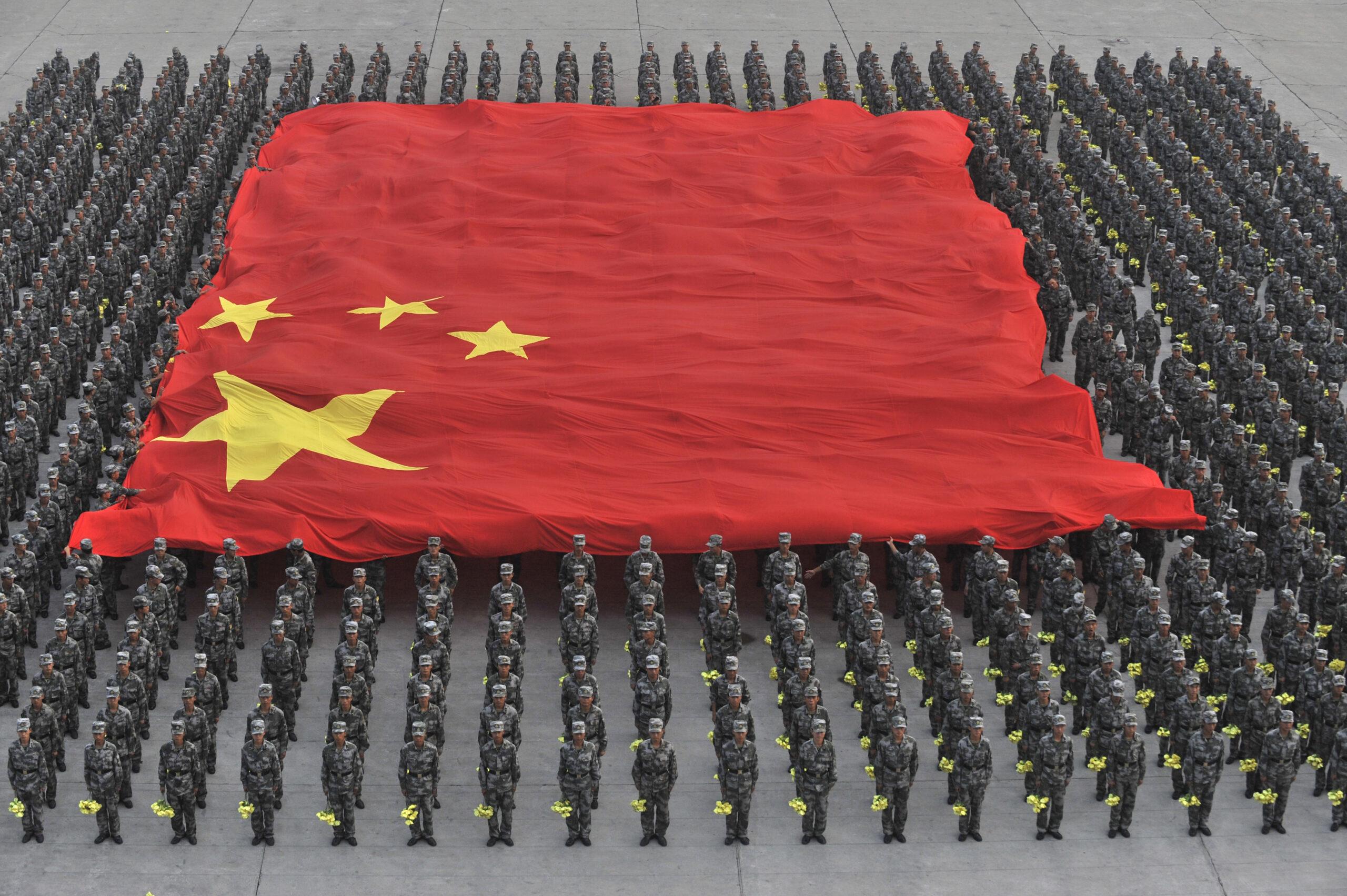Paramilitary policemen hold a Chinese national flag during a parade training session at a military base on the outskirts of Beijing September 27, 2009. The huge national flag will debut on October 1 to celebrate the 60th anniversary of the founding of the People's Republic of China. Picture taken September 27, 2009. REUTERS/China Daily (CHINA ANNIVERSARY MILITARY POLITICS) CHINA OUT. NO COMMERCIAL OR EDITORIAL SALES IN CHINA (Reuters)