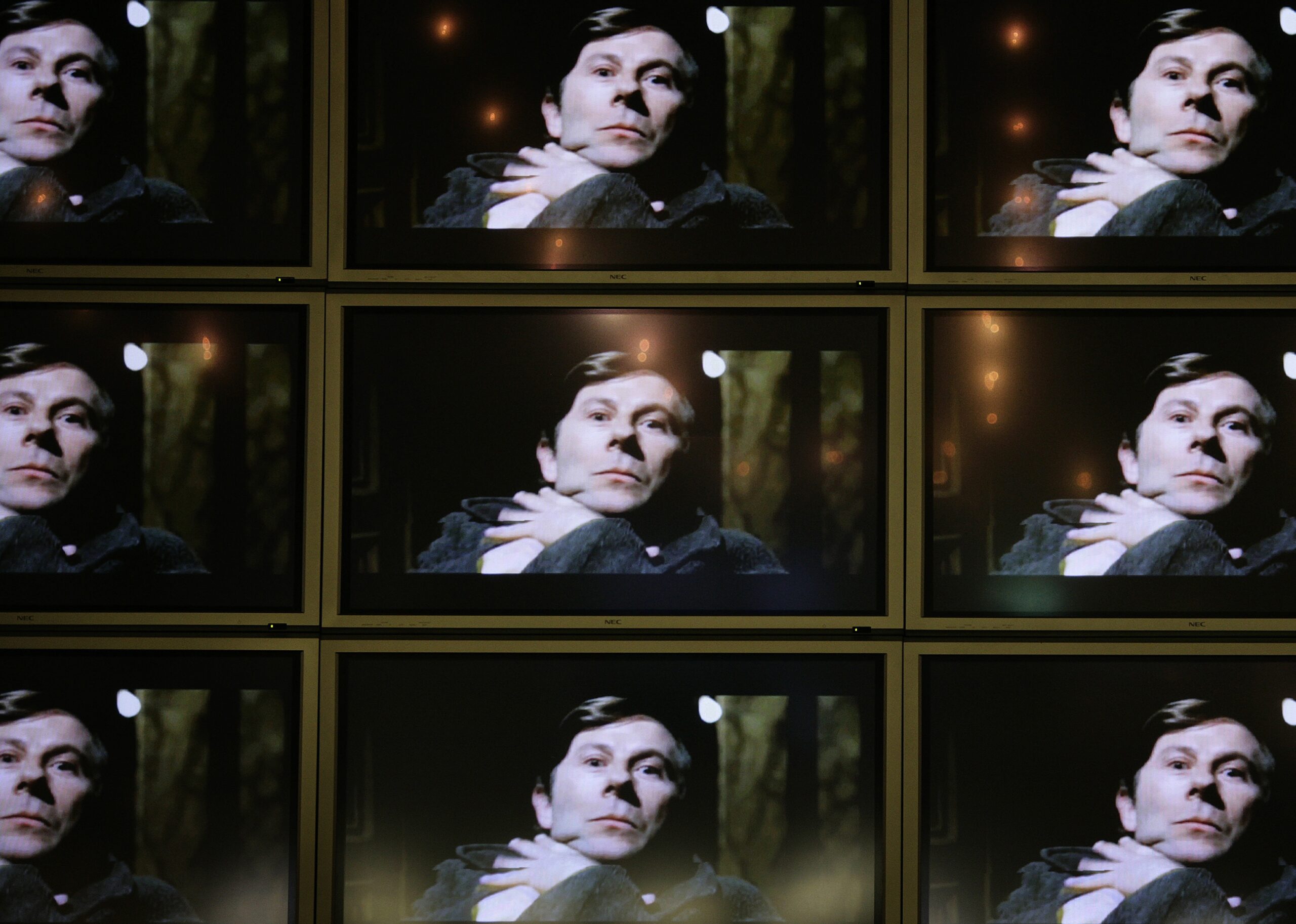 TV screens show Roman Polanski in one of his films at the Corso cinema during the 5th Zurich Film Festival in Zurich, September 27, 2009. Film-maker Polanski was arrested in Switzerland on a 31-year-old U.S. arrest warrant yesterday evening at the Zurich airport.  REUTERS/Sebastian Derungs (SWITZERLAND ENTERTAINMENT CRIME LAW) (Reuters)