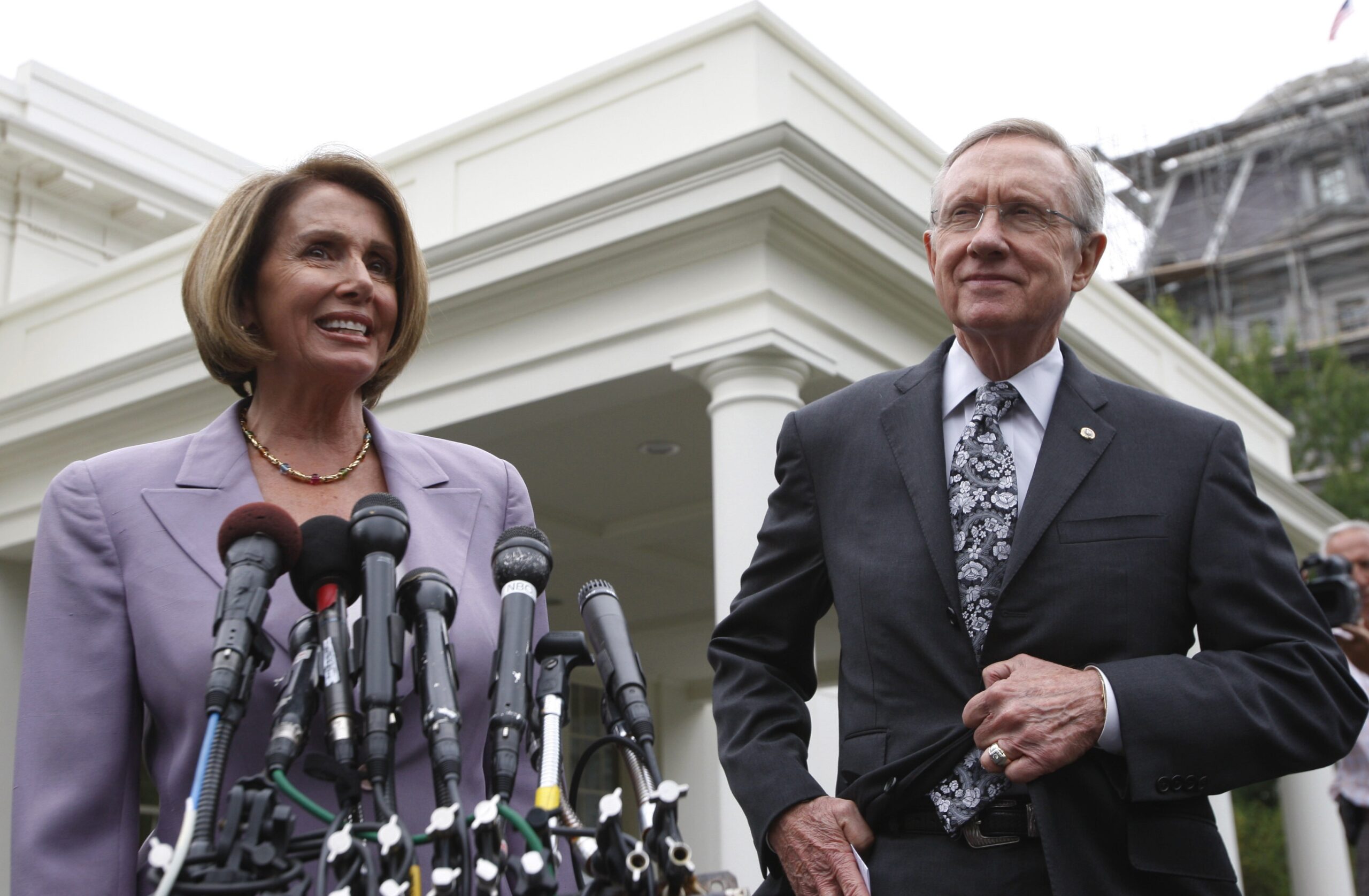Speaker of the U.S. House of Representatives Nancy Pelosi (D-CA) (L) and Senate Majority Leader Harry Reid (D-NV) speak to the press following their meeting about the Health Care bill with U.S. President Barack Obama at the White House in Washington, September 8, 2009.   REUTERS/Jason Reed   (UNITED STATES POLITICS) (Reuters)