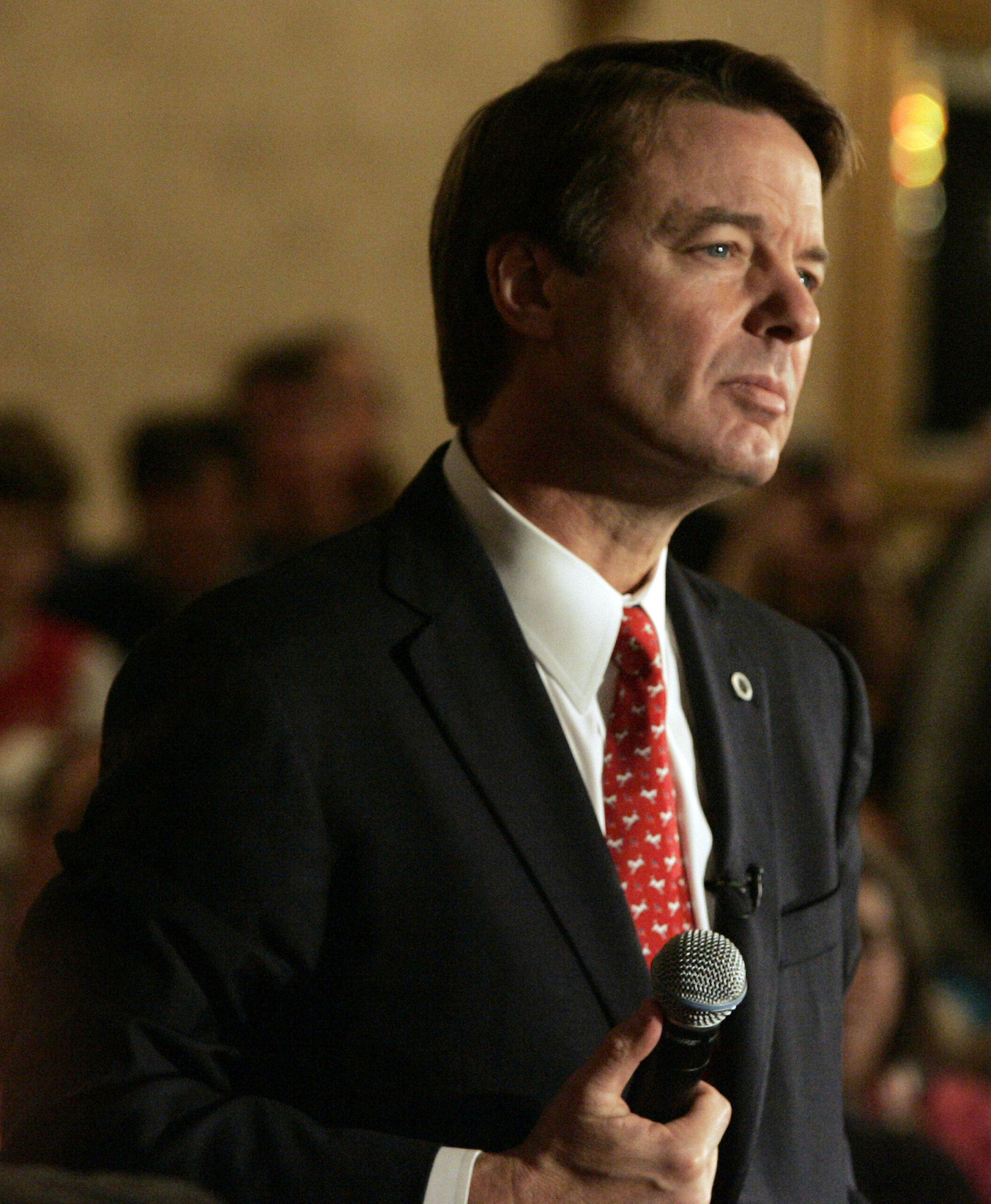 Democratic presidential candidate former Senator John Edwards (D-NC) campaigns in Concord, New Hampshire January 5, 2008. REUTERS/Jessica Rinaldi (UNITED STATES) (Reuters)