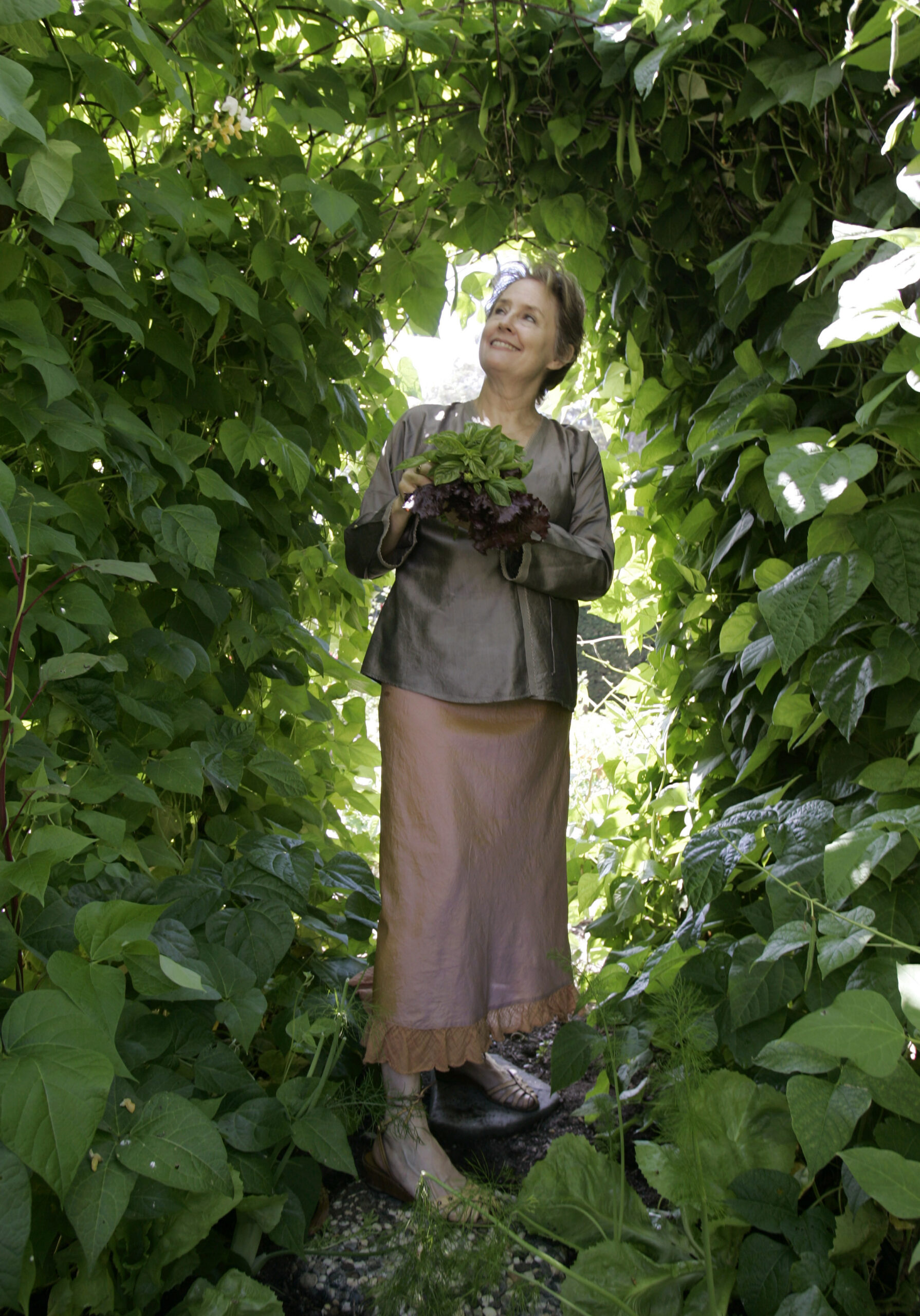 Alice Waters in her garden in Bolinas, Calif., Wednesday, Aug. 6, 2008. (AP Photo/Paul Sakuma) (Paul Sakuma)