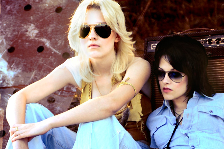 Dakota Fanning and Kristen Stewart in "The Runaways"