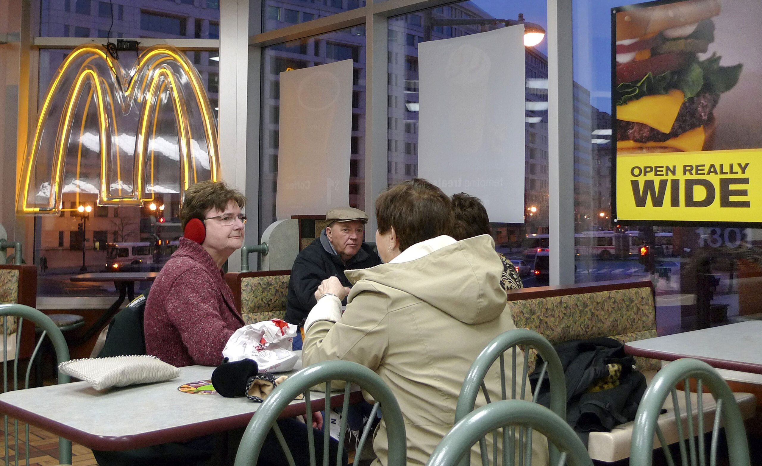 The interior of a McDonald's restaurant is seen in Washington D.C. January 22, 2010, the day the nation's largest fast-food chain is set to post its quarterly earnings.   REUTERS/Larry Downing  (UNITED STATES - Tags: BUSINESS FOOD) (Reuters)
