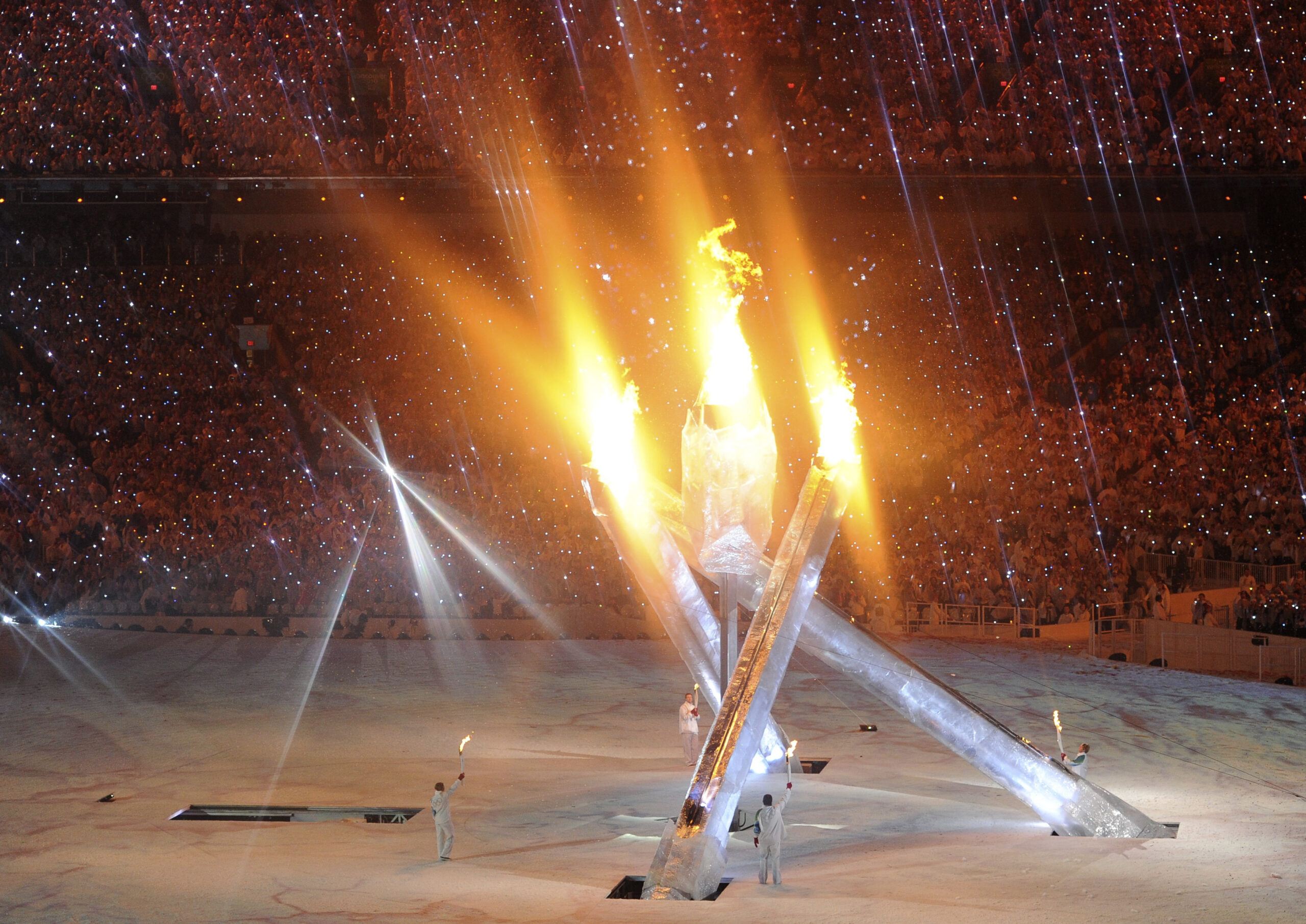 The Olympic flame burns during the opening ceremony of the Vancouver 2010 Winter Olympics, February 12, 2010.     REUTERS/Dylan Martinez (CANADA) (Reuters)
