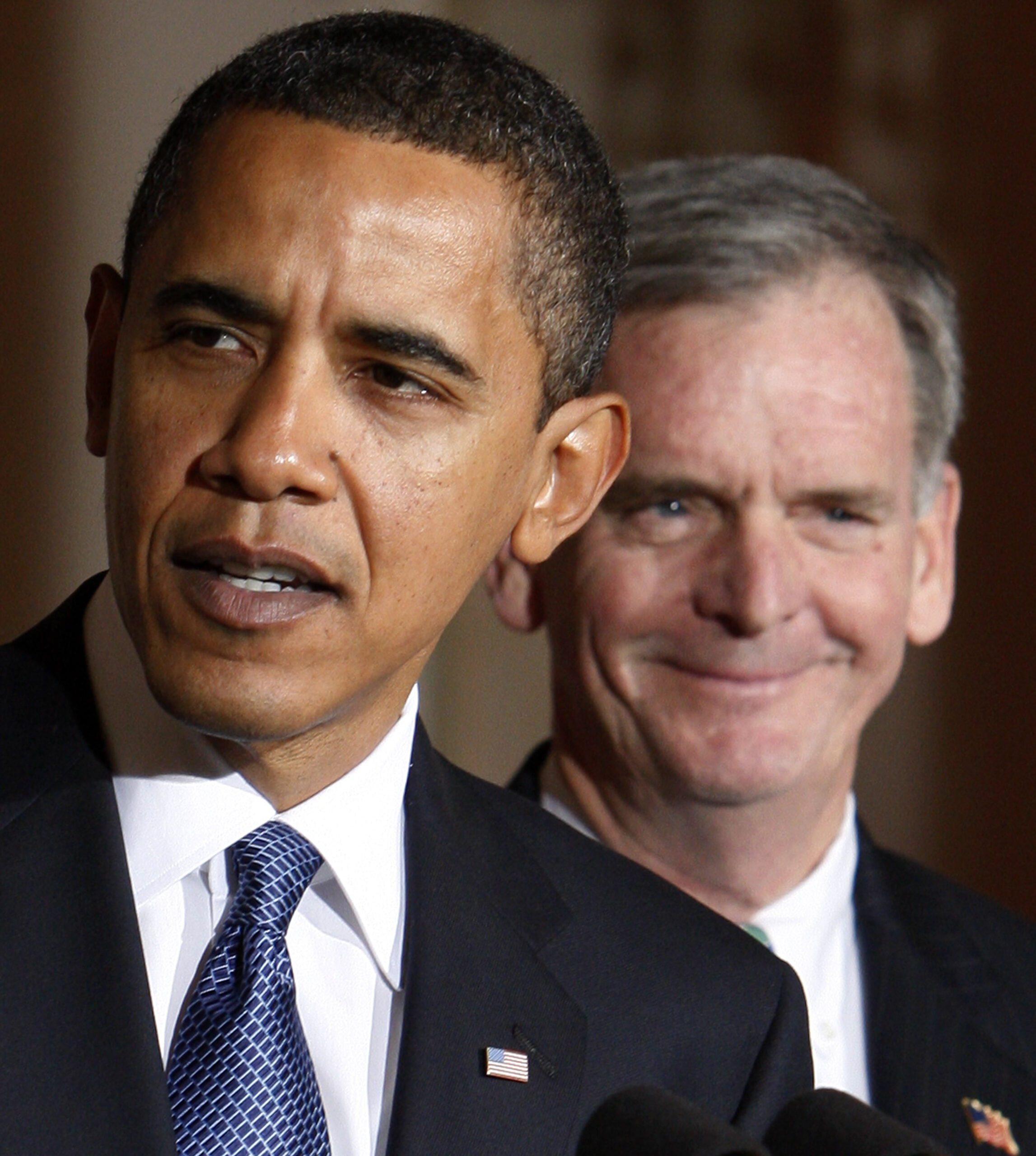 U.S. President Barack Obama (L) announces his nominee for Commerce Secretary Sen. Judd Gregg (R-NH) in the Grand Foyer of the White House in Washington February 3, 2009.    REUTERS/Jim Young    (UNITED STATES) (Reuters)