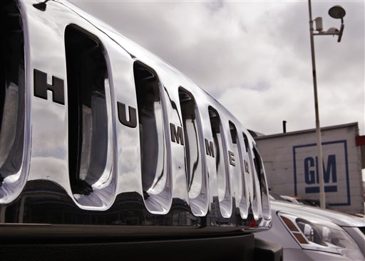 FILE - In this Oct. 9, 2009 file photo, a Hummer is seen on display at a Hummer dealership in Burlingame, Calif. General Motors on Wednesday, Feb. 24, 2010 said it will discontinue Hummer after its bid to sell the brand to a Chinese company failed. (AP Photo/Paul Sakuma, File) (AP)