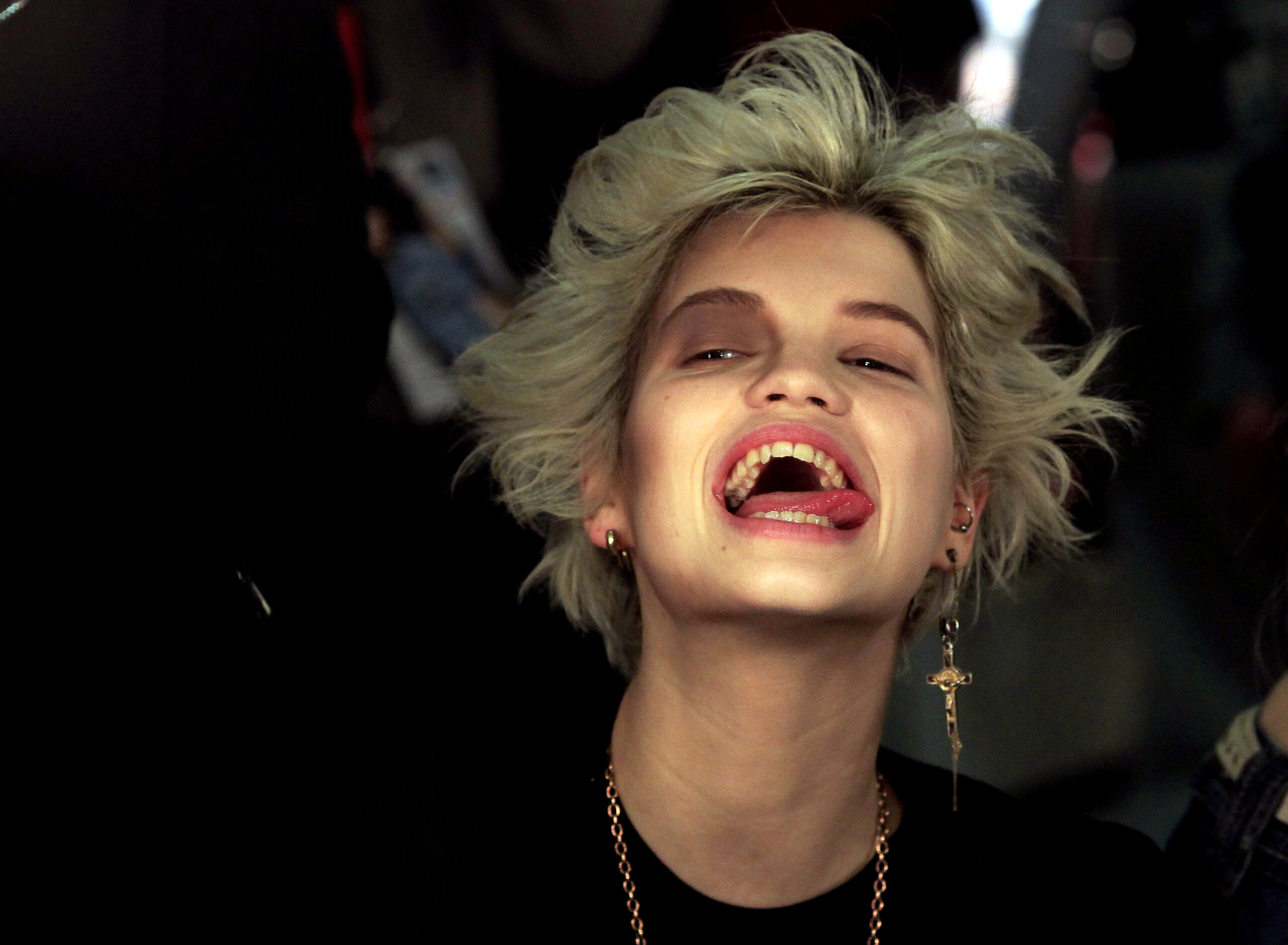 Pixie Geldof, daughter of musician Bob Geldof, reacts while having her make-up applied before appearing in the presentation of the Vivienne Westwood 2010 Autumn/Winter collection during London Fashion Week, February 21, 2010. REUTERS/Suzanne Plunkett (BRITAIN - Tags: FASHION ENTERTAINMENT) (Â© Suzanne Plunkett / Reuters)