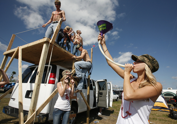 (Â© Brian Kersey / Reuters)