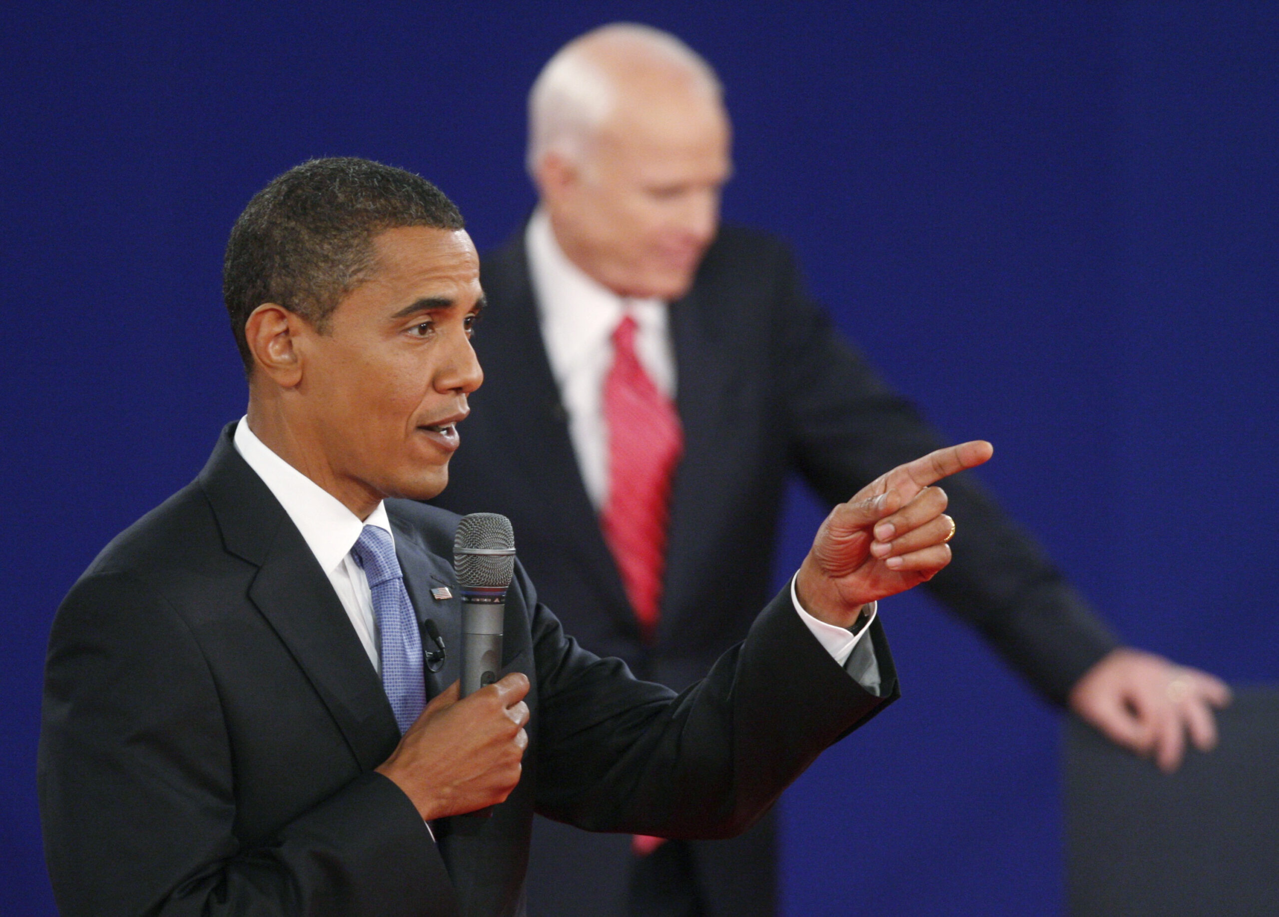 Democratic presidential nominee Senator Barack Obama (D-IL) speaks while Republican presidential nominee Senator John McCain (R-AZ) listens during the presidential debate at Belmont University in Nashville, Tennessee October 7, 2008.  REUTERS/Jim Young    (UNITED STATES) US PRESIDENTIAL ELECTION CAMPAIGN 2008 (USA) (Reuters)