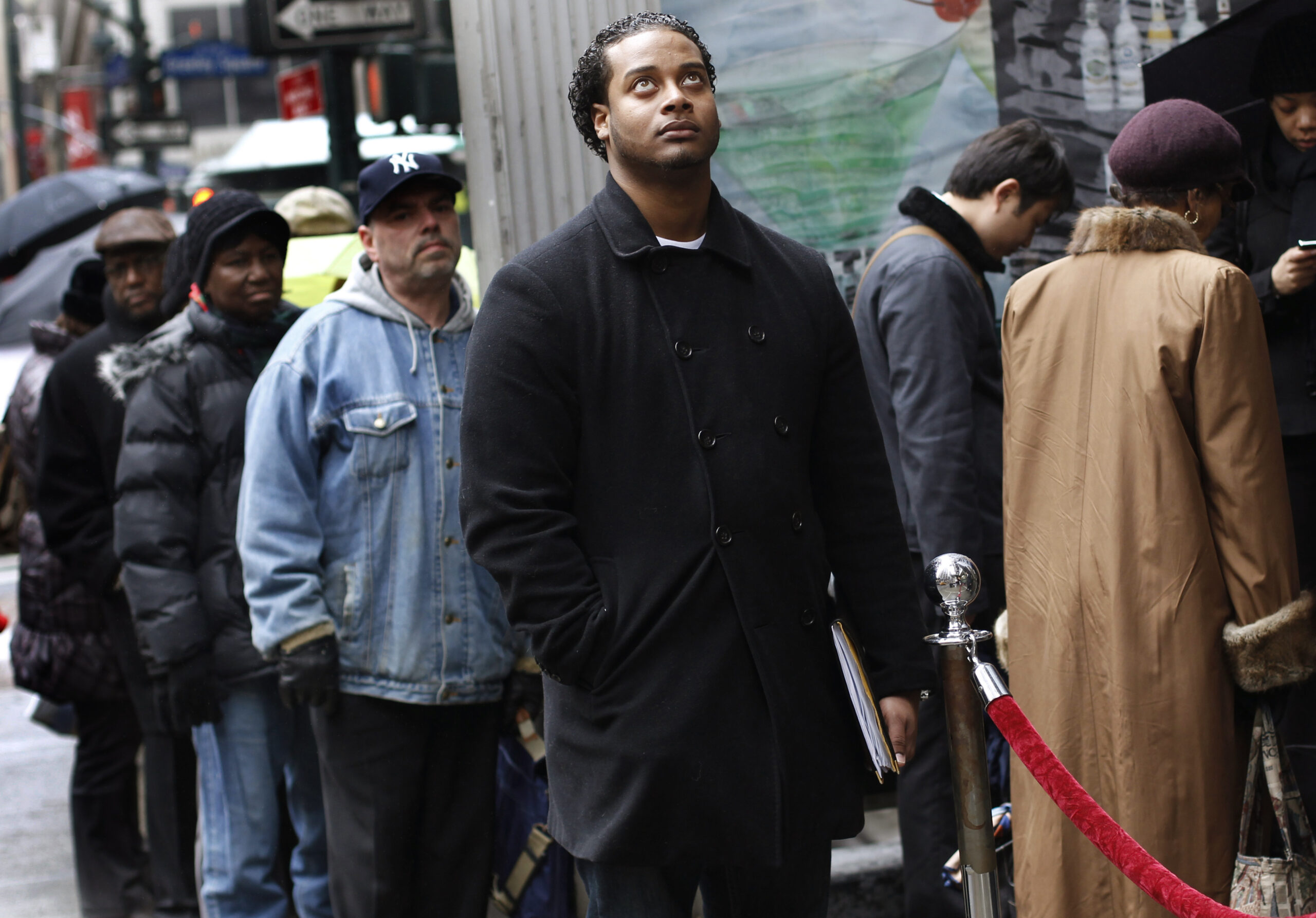 People wait in line to enter the NYCHires Job Fair in New York February 24, 2010. The Senate passed a modest jobs creation bill on Wednesday and laid the groundwork for a larger package that would advance Democrats goal of bringing down the stubbornly high U.S. unemployment rate.  REUTERS/Shannon Stapleton (UNITED STATES - Tags: EMPLOYMENT BUSINESS POLITICS) (Reuters)
