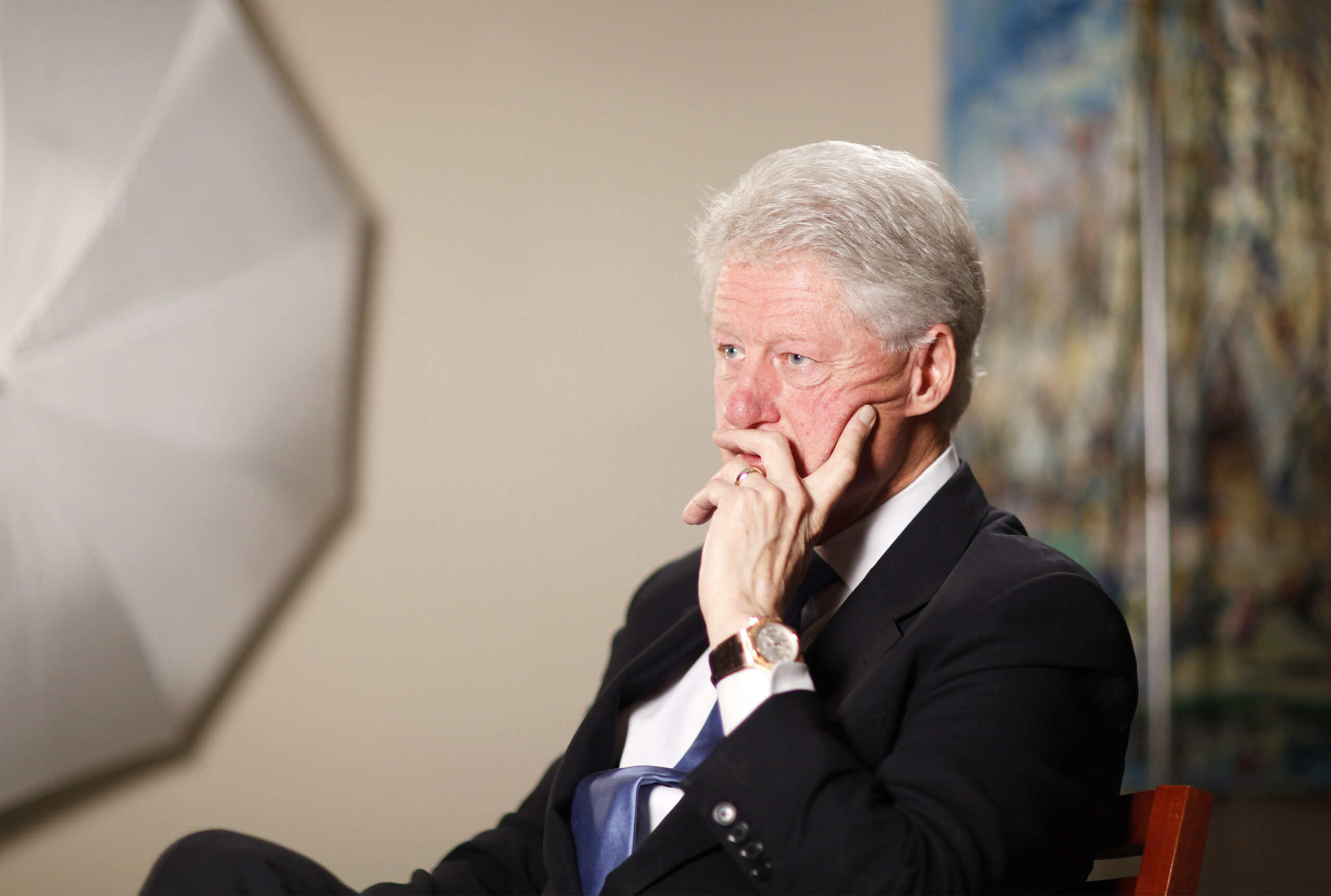 Former U.S. President Bill Clinton poses for a portrait in New York December 7, 2009. Clinton said on Monday that to reach a new deal to combat climate change, global warming needs to be sold as an economic opportunity not "a dose of castor oil you have to swallow." REUTERS/Lucas Jackson (UNITED STATES POLITICS ENVIRONMENT) (Reuters)