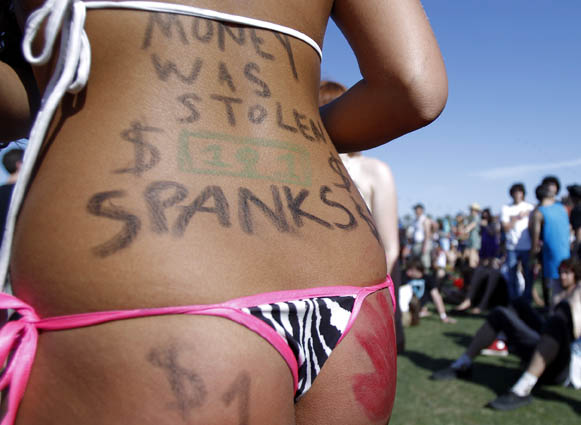 A concert-goer attends the Coachella Music Festival in Indio, California April 18, 2010.   REUTERS/Mario Anzuoni  (UNITED STATES - Tags: ENTERTAINMENT PROFILE) (Â© Mario Anzuoni / Reuters)