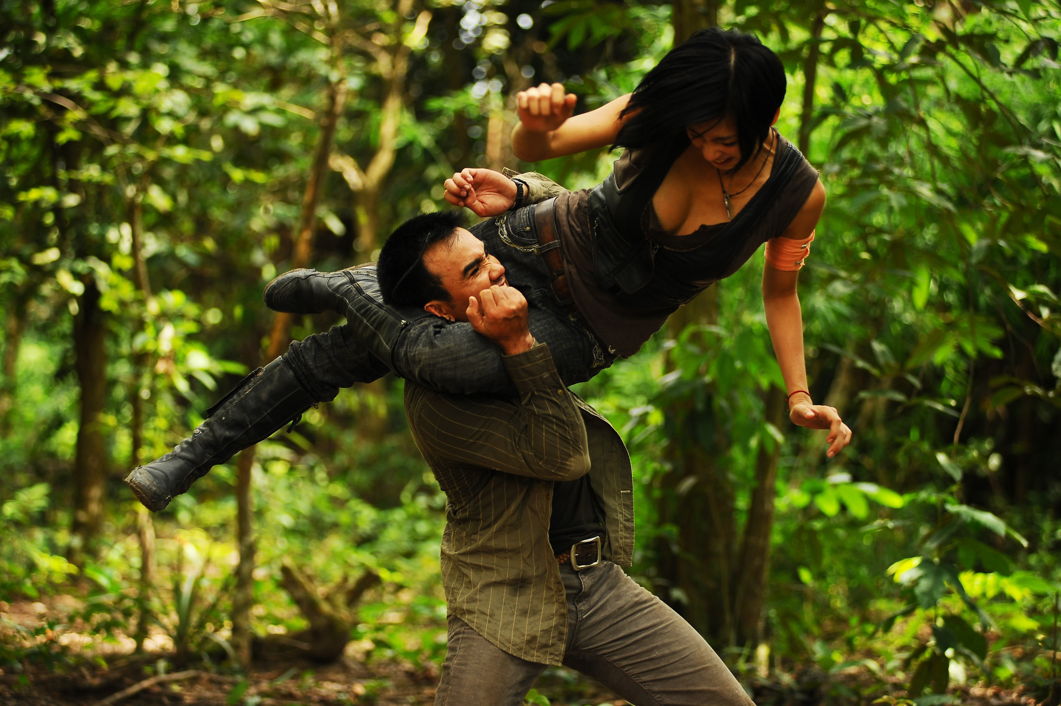 "Trinh" (Ngo Thanh Van) delivers a shocking neck clamp to "Cang" (Lam Minh Thang), a signature Vovinam martial arts move.