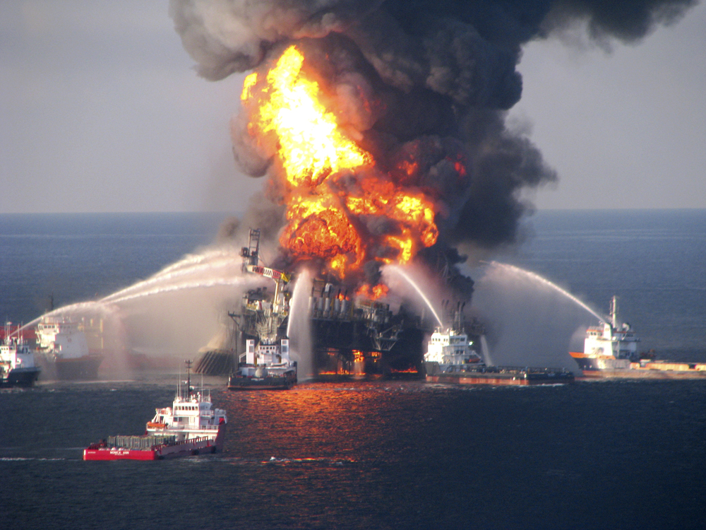 Fire boat response crews battle the blazing remnants of the off shore oil rig Deepwater Horizon, off Louisiana, in this handout photograph taken on April 21, 2010 and obtained on April 22. Eleven workers were missing and 17 injured in an explosion at the Transocean oil drilling rig, and crews were fighting the fire 16 hours later, the U.S. Coast Guard said on Wednesday. An estimated 126 people were aboard the Deepwater Horizon at the time of the explosionA Coast Guard MH-65C dolphin rescue helicopter and crew document the fire aboard the mobile offshore drilling unit Deepwater Horizon, while searching for survivors April 21, 2010. Multiple Coast Guard helicopters, planes and cutters responded to rescue the Deepwater Horizon's 126 person crew. Picture taken April 21, 2010. REUTERS/U.S. Coast Guard/Handout (UNITED STATES - Tags: DISASTER ENERGY IMAGES OF THE DAY) FOR EDITORIAL USE ONLY. NOT FOR SALE FOR MARKETING OR ADVERTISING CAMPAIGNS (Â© Ho New / Reuters)