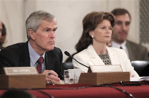 Senate Energy and natural Resources Committee Chairman Sen. Jeff Bingham, D-N.M., left, and the committee's ranking Republican Sen. Lisa Murkowski, R-Alaska, listen on Capitol Hill in Washington, Tuesday, May 25, 2010, during the committee's hearing on potential increases to the strict liability limit under the Oil Pollution Act. (AP Photo/Pablo Martinez Monsivais) (AP)