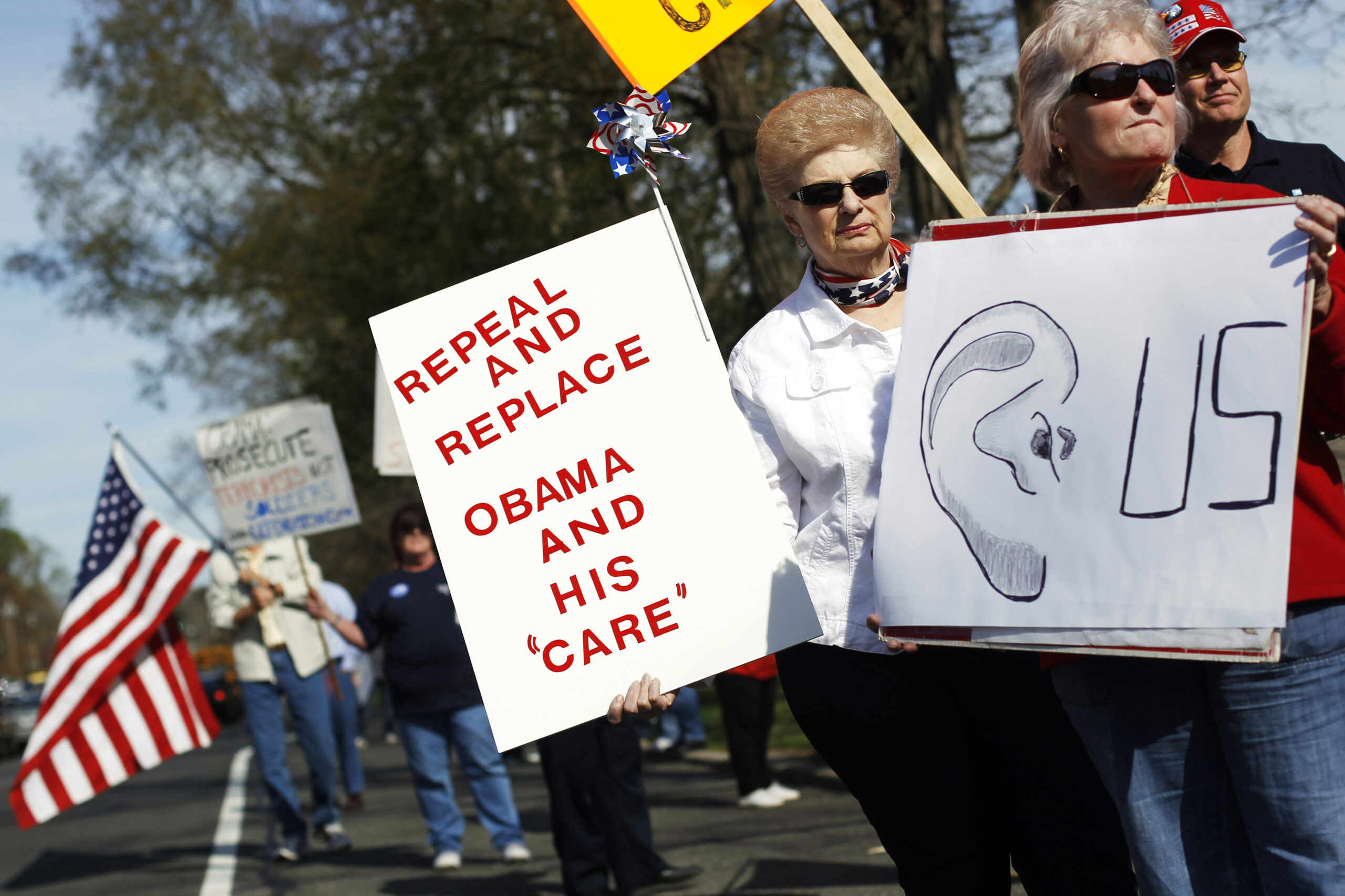 Tea Party activists demonstrate during a tax day rally outside the Korean War Memorial in Hauppauge, New York April 15, 2010.  REUTERS/Shannon Stapleton   (UNITED STATES - Tags: BUSINESS CIVIL UNREST POLITICS) (Reuters)