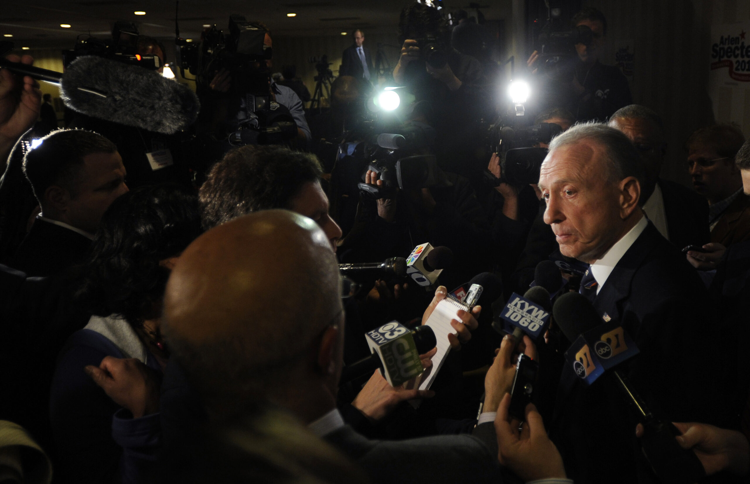 Sen. Arlen Specter (D-PA) fields media questions during a news conference at his campaign reception hall during his U.S. Senate democratic primary re-election event in Philadelphia, Pennsylvania, May 18, 2010. REUTERS/Bradley Bower (United States - Tags: POLITICS ELECTIONS) (Reuters)