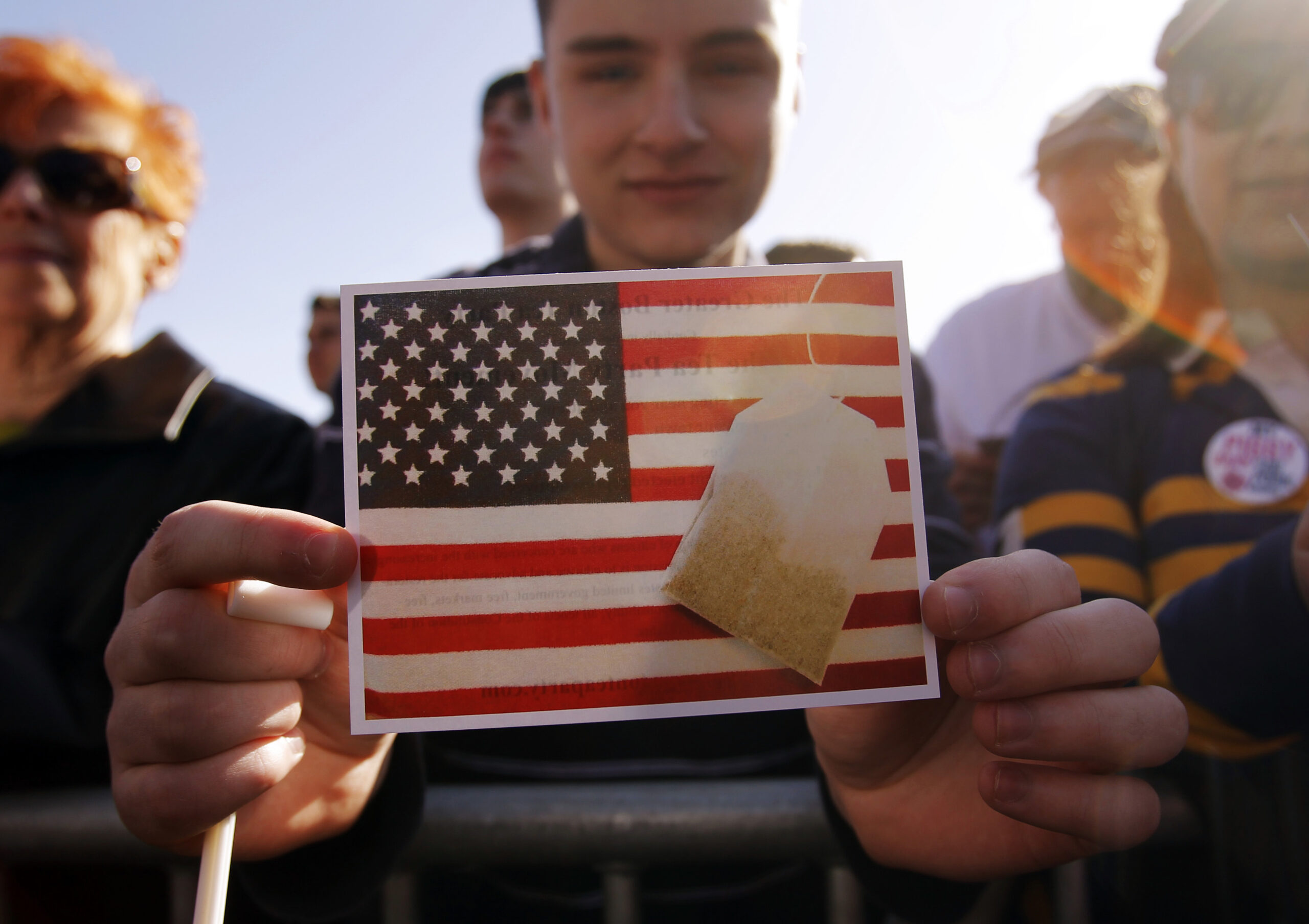 A supporter holds out a postcard at a Tea Party Express rally where former Alaska Governor and 2008 Republican vice presidential nominee Sarah Palin spoke, on Boston Commons in Boston, Massachusetts April 14, 2010.   REUTERS/Brian Snyder    (UNITED STATES - Tags: POLITICS) (Reuters)