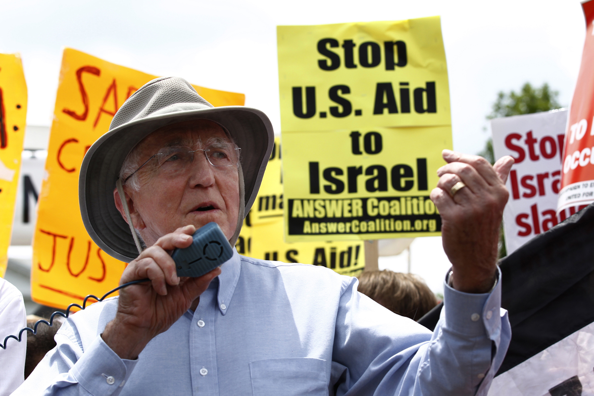 Edward Peck, a former U.S. Ambassador to Mauritania, speaks to demonstrators in front of the White House in Washington June 1, 2010 about his experience aboard a Gaza aid ship as that was seized by Israeli commandos. Peck was sent back to the U.S. by Israeli authorities.  REUTERS/Kevin Lamarque (UNITED STATES - Tags: POLITICS) (Â© Kevin Lamarque / Reuters)