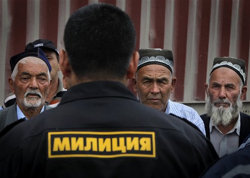 Ethnic Uzbek citizen listen to the head of local police, colonel Kursan Asanov, back to camera, during negotiations with local people in the Uzbek district of the southern Kyrgyz city of Osh, Kyrgyzstan, Thursday, June 17, 2010. Hundreds of thousands of Uzbeks fled their homes seeking refuge in neighboring Uzbekistan after deadly rampages by mobs of ethnic Kyrgyz.(AP Photo/Alexander Zemlianichenko) (AP)