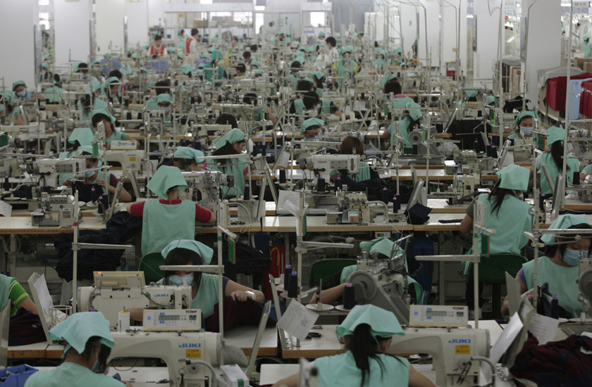 Employees of Luen Thai, an apparel and fashion service provider, work at a production line in a factory in Dongguan, China's southern Guangdong province May 14,2010. REUTERS/Tyrone Siu (CHINA - Tags: BUSINESS) (Â© Siu Chiu / Reuters)