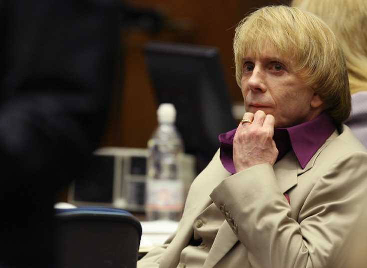 Music producer Phil Spector listens as the prosecution present their opening statements in Spector's murder trial at Los Angeles Superior Court in Los Angeles April 25, 2007. (© Pool New / Reuters)
