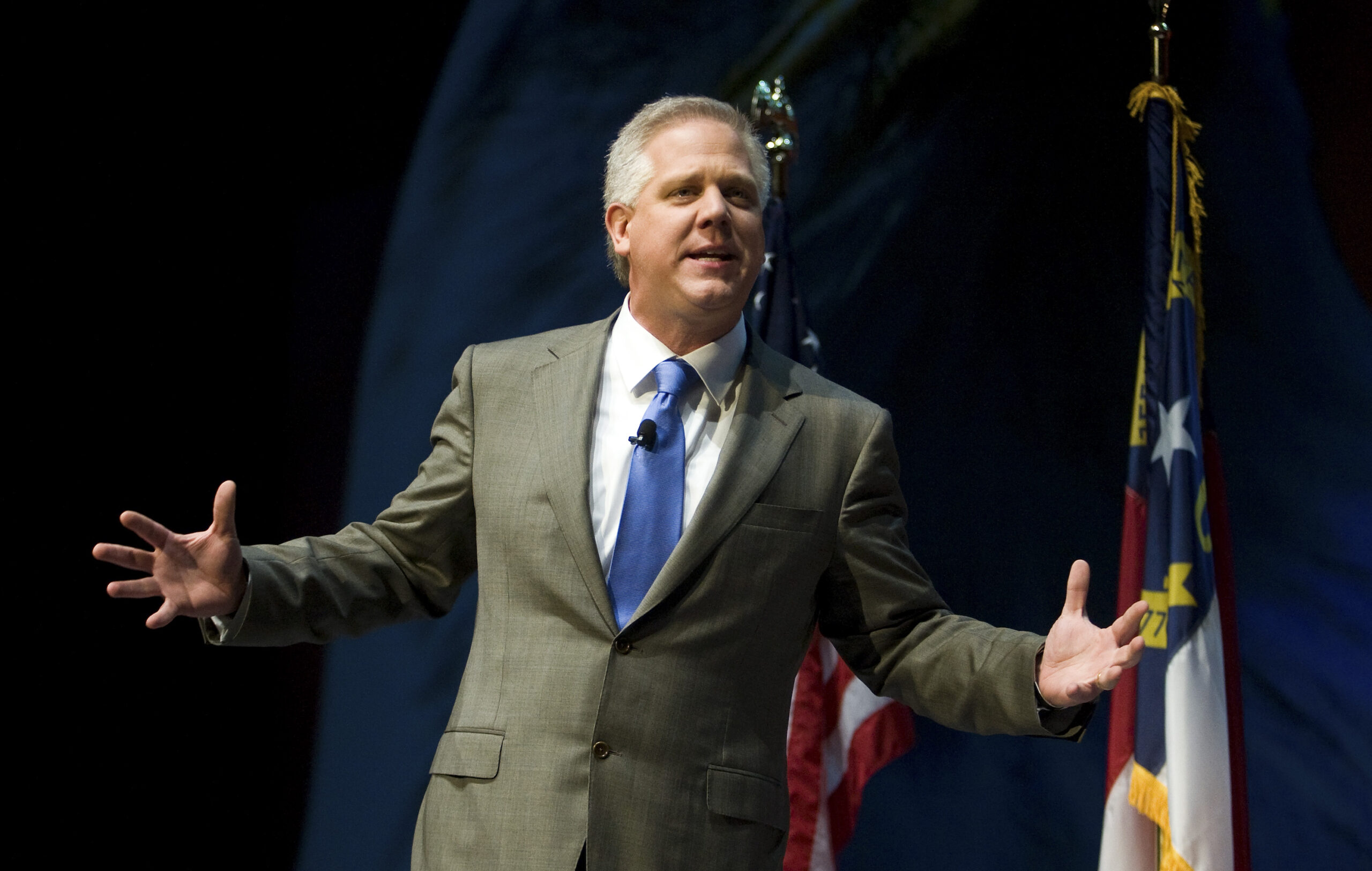 Fox News host Glenn Beck speaks during the National Rifle Association's 139th annual meeting in Charlotte, North Carolina on May 15, 2010. REUTERS/Chris Keane (UNITED STATES - Tags: POLITICS) (Reuters)