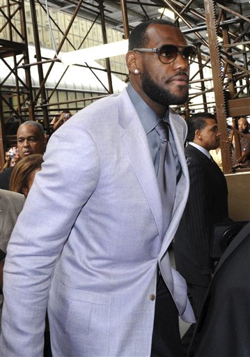 LeBron James enters Cipriani's to attend the wedding of Denver Nuggets star Carmelo Anthony and  LaLa Vasquez, Saturday, July 10, 2010, in New York. (AP Photo/ Louis Lanzano) (AP)