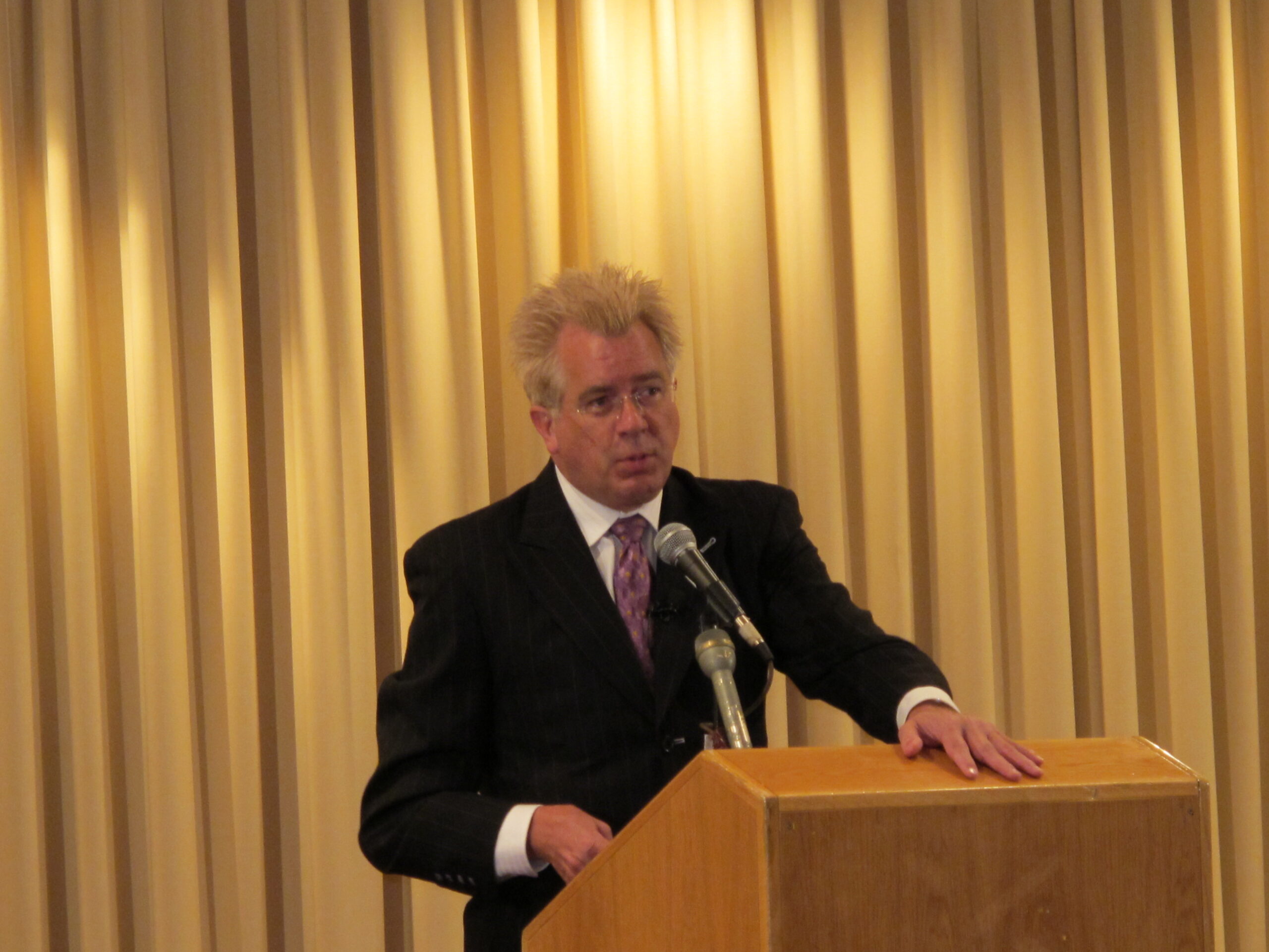 Pastor Bill Keller preaching at the Marriott near ground zero