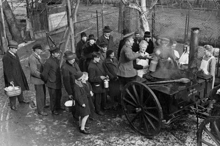 The German Army feeds the poor in Berlin in 1930.
