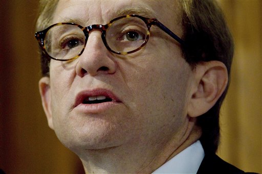 FILE - In this Oct. 21, 2009 file photo, Steven Rattner, former head of the Obama administration's task force on the auto industry, delivers the keynote address on the auto bailout at the National Press Club in Washington. A newspaper is reporting Thursday, Oct. 14, 2010,that the Securities and Exchange Commission could vote to settle a securities case with former Obama administration car czar Steven Rattner.(AP Photo/J. David Ake, file) (AP)