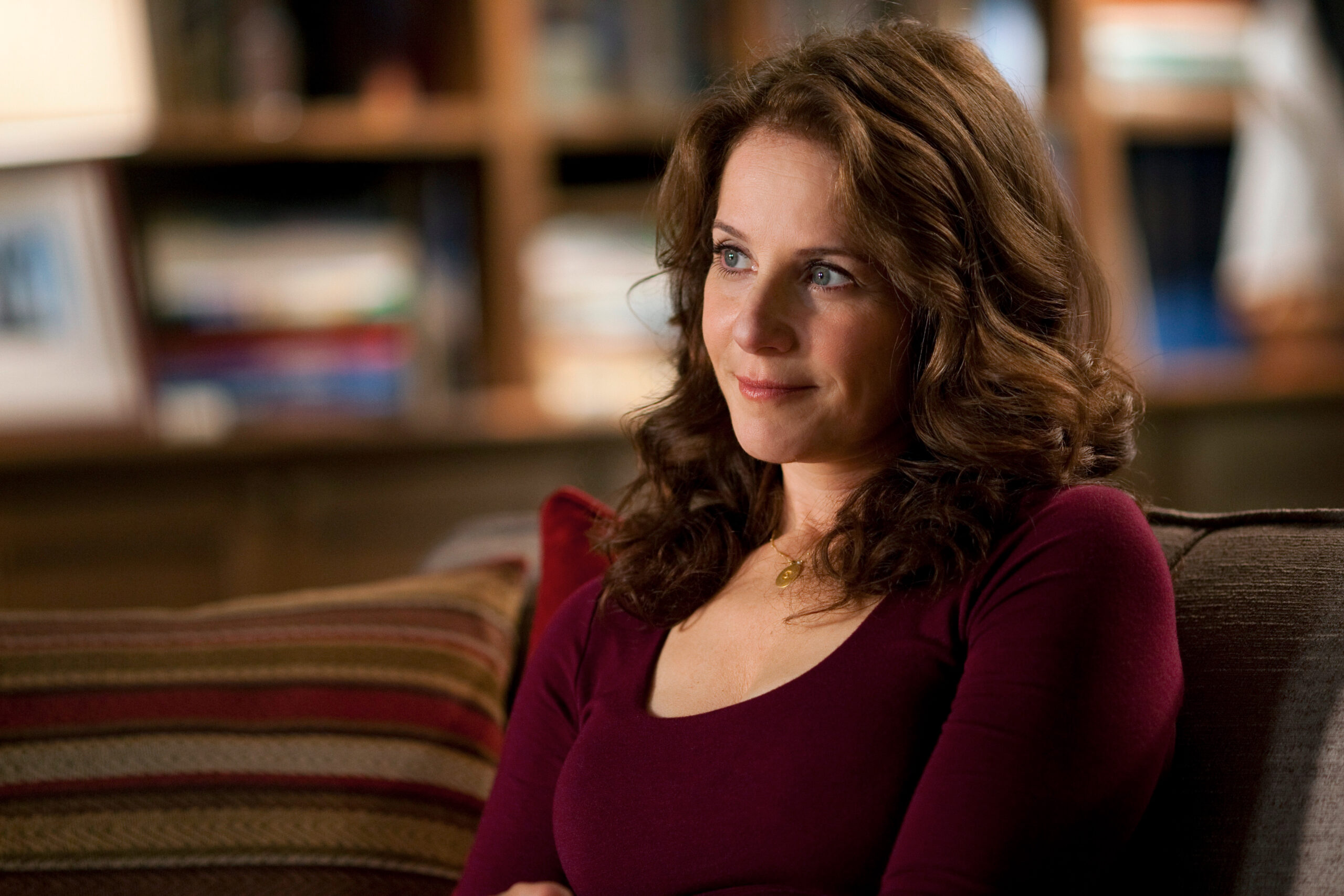 Frances (Debra Winger)
