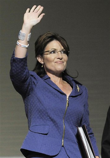 Former Alaska Governor Sarah Palin waves to the crowd at the Oklahoma Council of Public Affairs annual Liberty Gala at the Convention Center in Tulsa, Okla. Wednesday Sept. 15, 2010. (AP Photo/Brandi Simons) (AP)