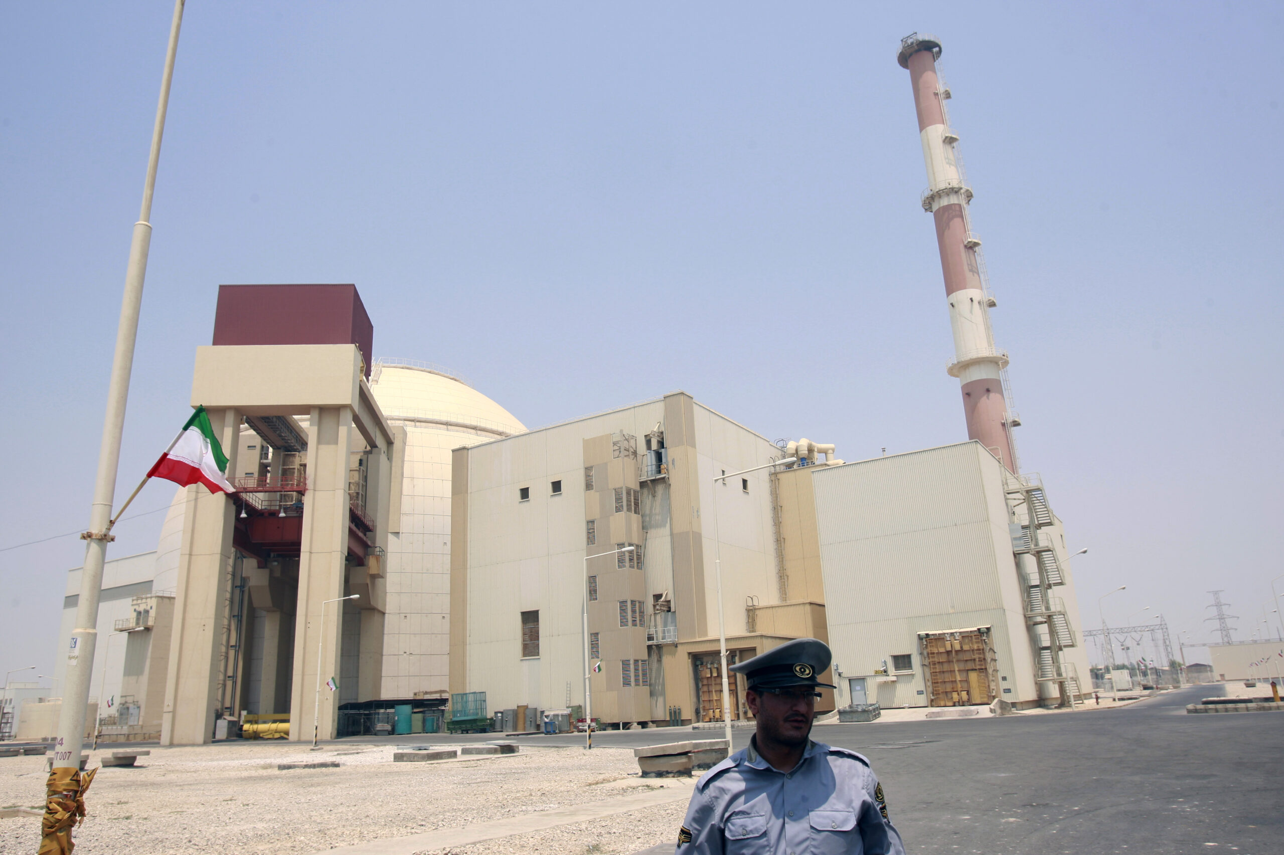 EDITORS' NOTE: Reuters and other foreign media are subject to Iranian restrictions on leaving the office to report, film or take pictures in Tehran.

A security official stands in front of the Bushehr nuclear reactor, 1,200 km (746 miles) south of Tehran, August 21, 2010. Iran began fuelling its first nuclear power plant on Saturday, a potent symbol of its growing regional sway and rejection of international sanctions designed to prevent it building a nuclear bomb.  REUTERS/Raheb Homavandi (IRAN - Tags: POLITICS ENERGY) (Reuters)