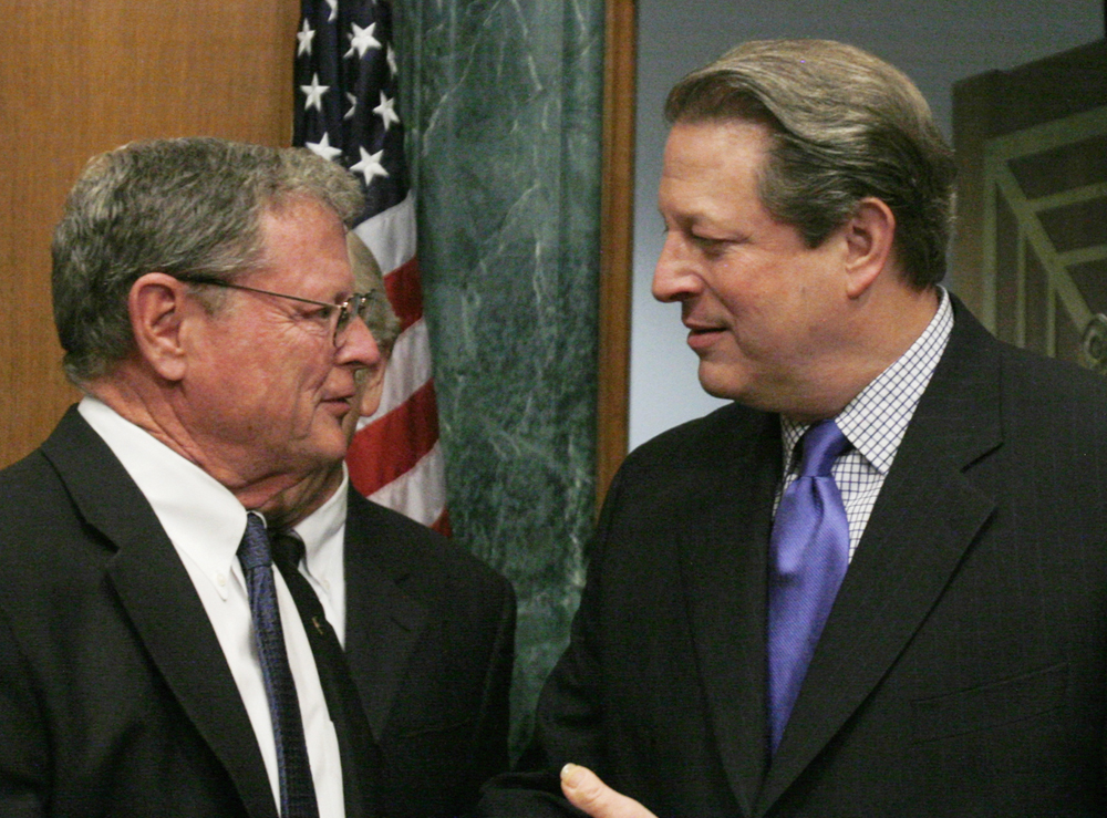 Former U.S. Vice President Al Gore (C) speaks to Senate Environment and Public Works Committee members Sen. Barbara Boxer (D-CA)(R) and Sen. James Inhofe (R-OK) on Capitol Hill in Washington, March 21, 2007.   REUTERS/Jim Young    (UNITED STATES) (Â© Jim Young / Reuters)