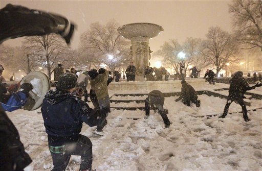 A snowball fight breaks out at Dupont Circle in Washington in the still-falling snow, Wednesday, Jan. 26, 2011. (AP Photo/Pablo Monsivais) (AP)