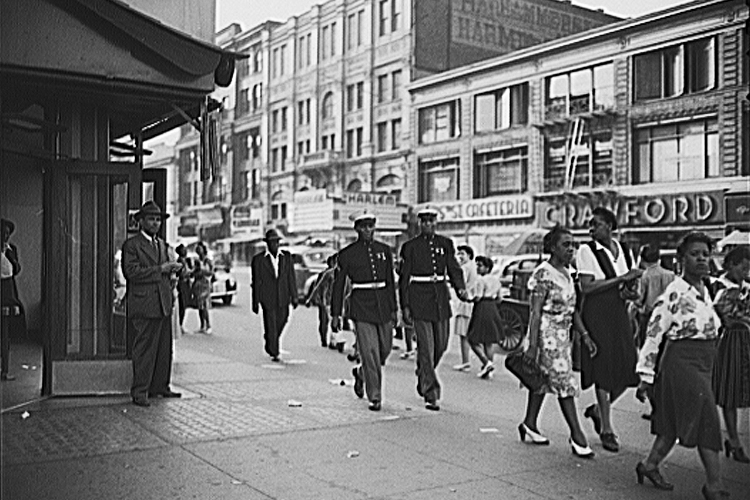 A street scene in 1943 Harlem.