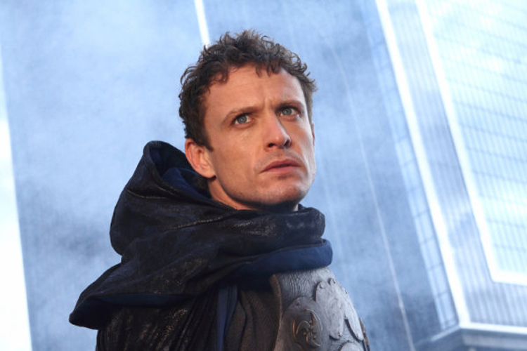 David Lyons in "The Cape"