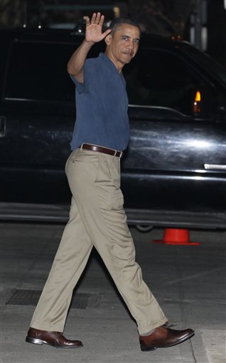 President Barack Obama waves as he leaves Alan Wong's Restaurant in Honolulu, Hawaii, Wednesday, Dec. 29, 2010, after dining with family and friends.. (AP Photo/Carolyn Kaster) (AP)
