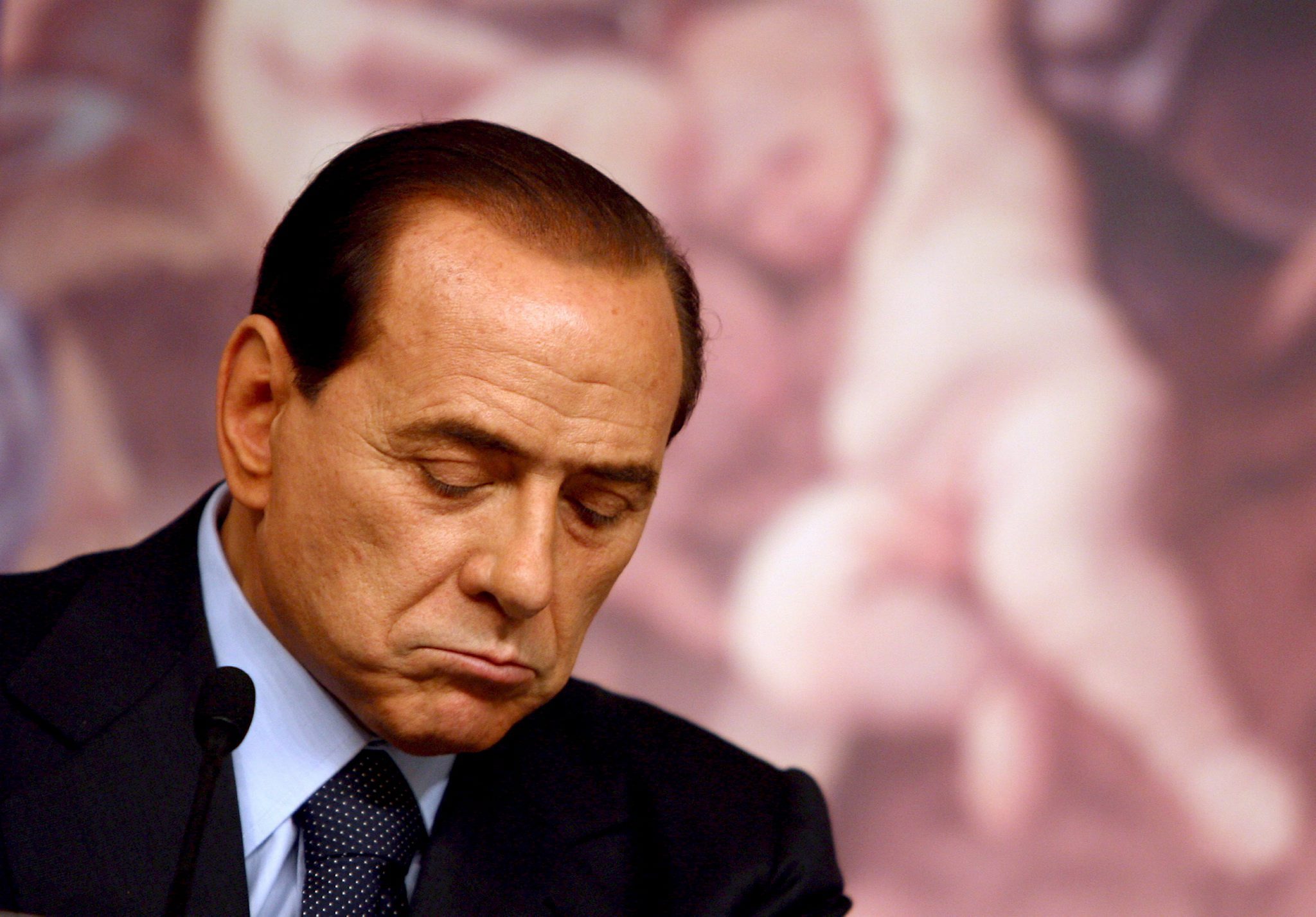 epa00714364 Outgoing Italian Premier Silvio Berlusconi reacts while speaking at a farewell press conference at Chigi Palace in Rome, Tuesday, 16 May 2006. Italy's new President Giorgio Napolitano today gave centre-left coalition leader and former European commission chief Romano Prodi a mandate to form a new centre-left government.  EPA/ETTORE FERRARI (Epa)
