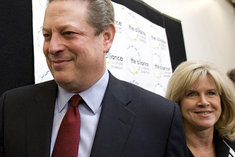 Former U.S. Vice President Al Gore (L) and his wife Tipper leave after holding a news conference in Palo Alto, California after winning the Nobel Peace Prize in this October 12, 2007 file photo. Former U.S. Vice President Al Gore and his wife, Tipper, have announced their separation after 40 years of marriage, according to media reports on June 1, 2010.  REUTERS/Kimberly White/Files    (UNITED STATES - Tags: POLITICS PROFILE) (Â© Kimberly White / Reuters)